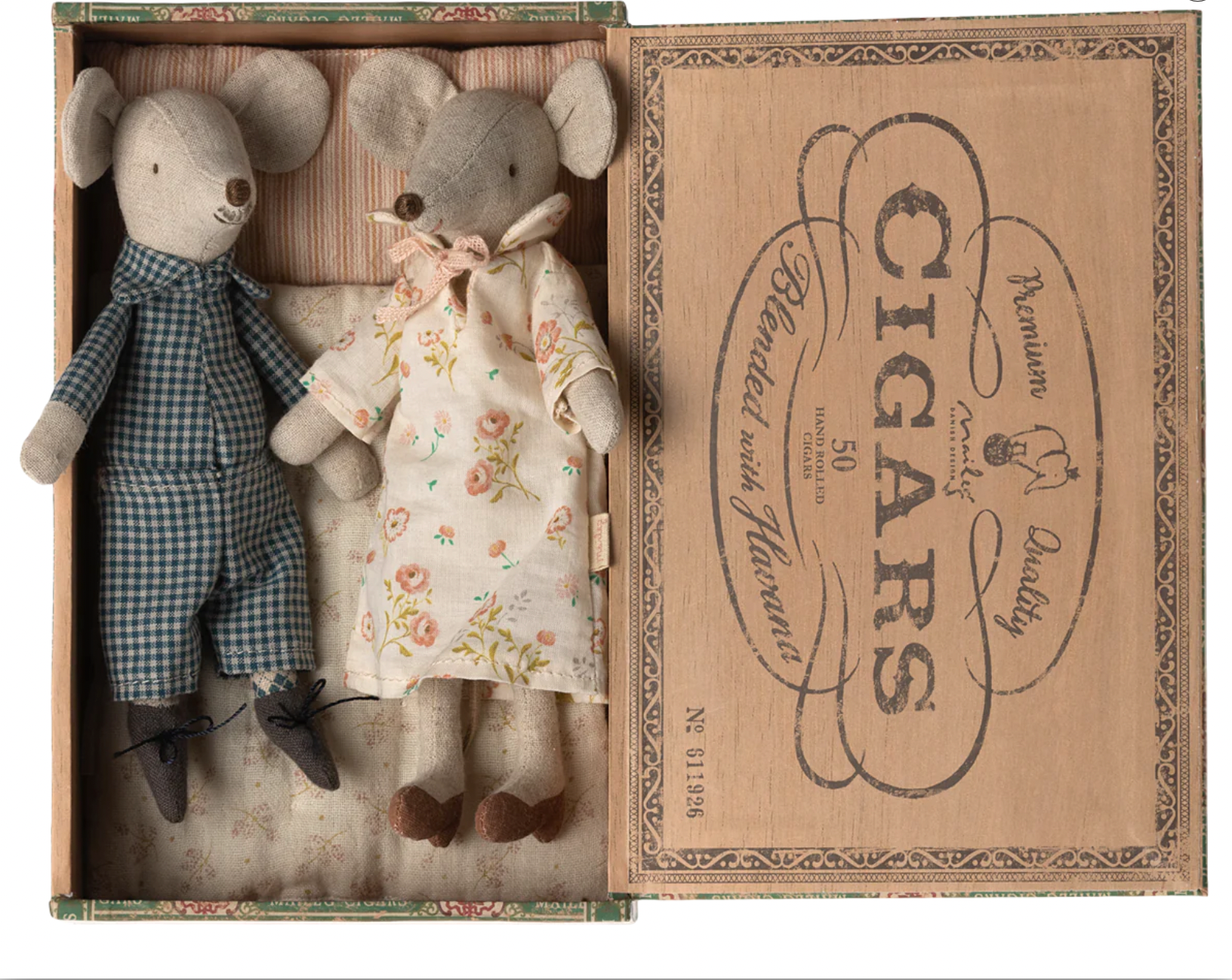 Grandma & Grandpa Mice in Cigarbox