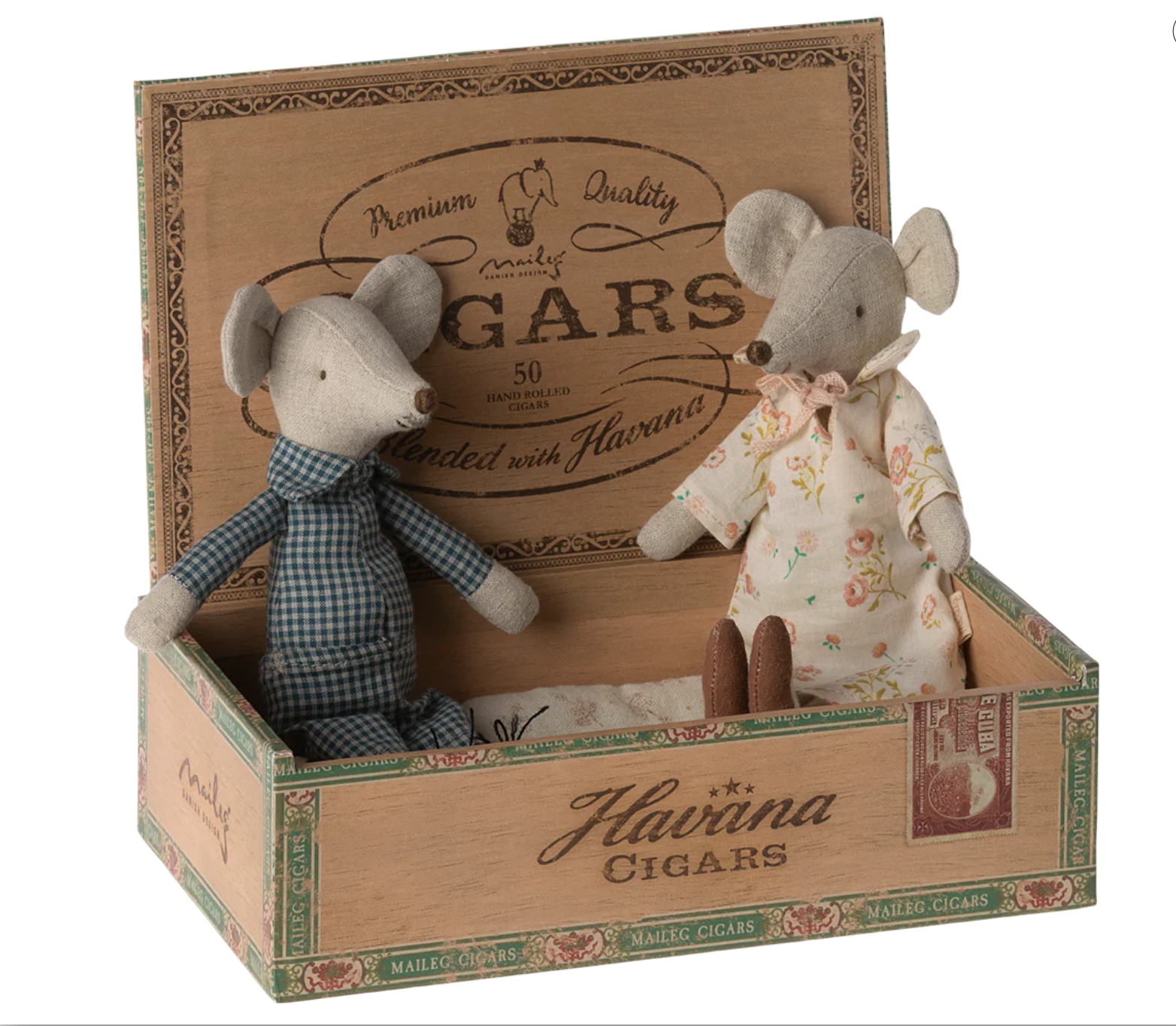 Grandma & Grandpa Mice in Cigarbox