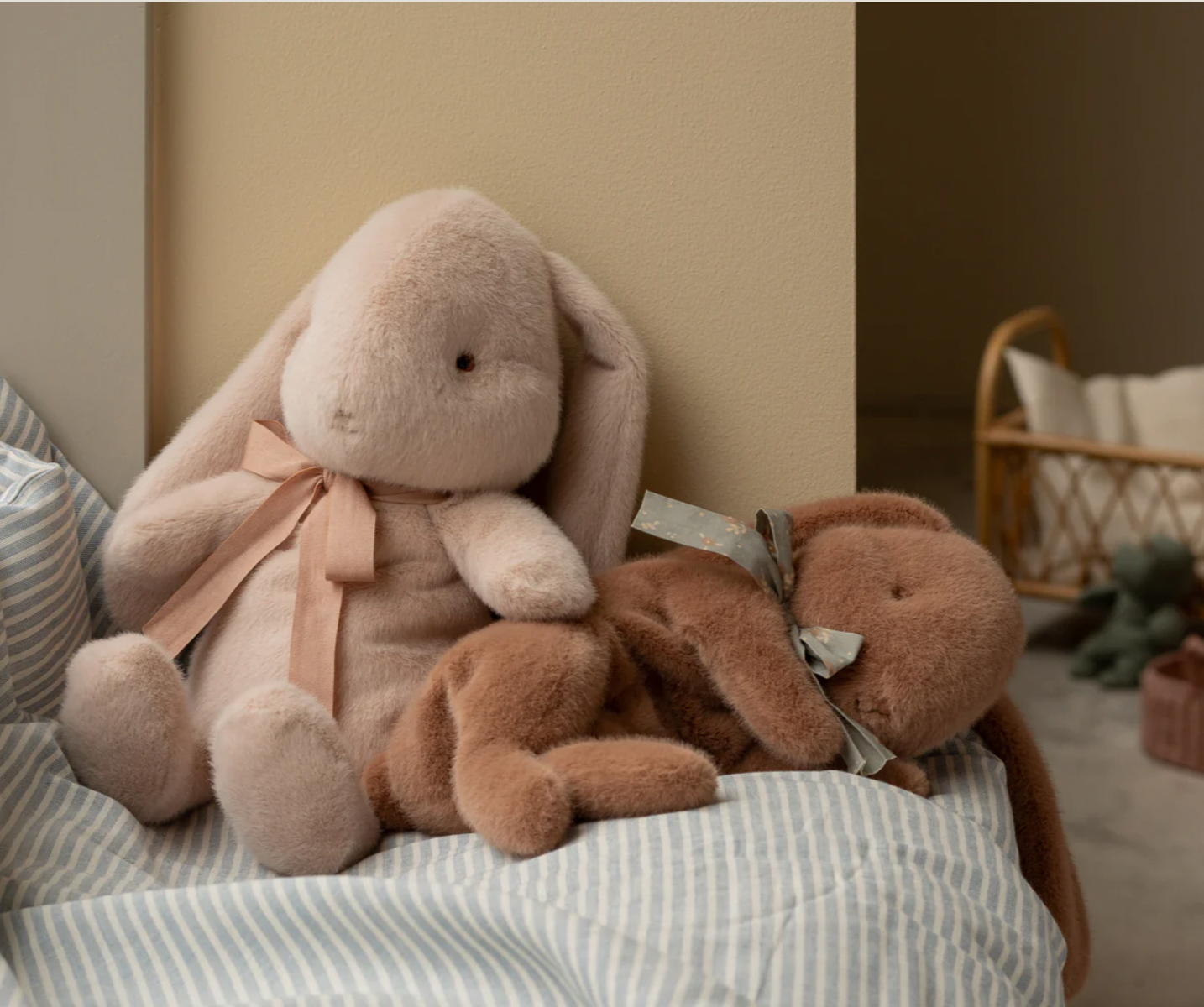 Sleeping bunny plush - Soft brown