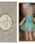 Dance mouse in daybed, Little sister