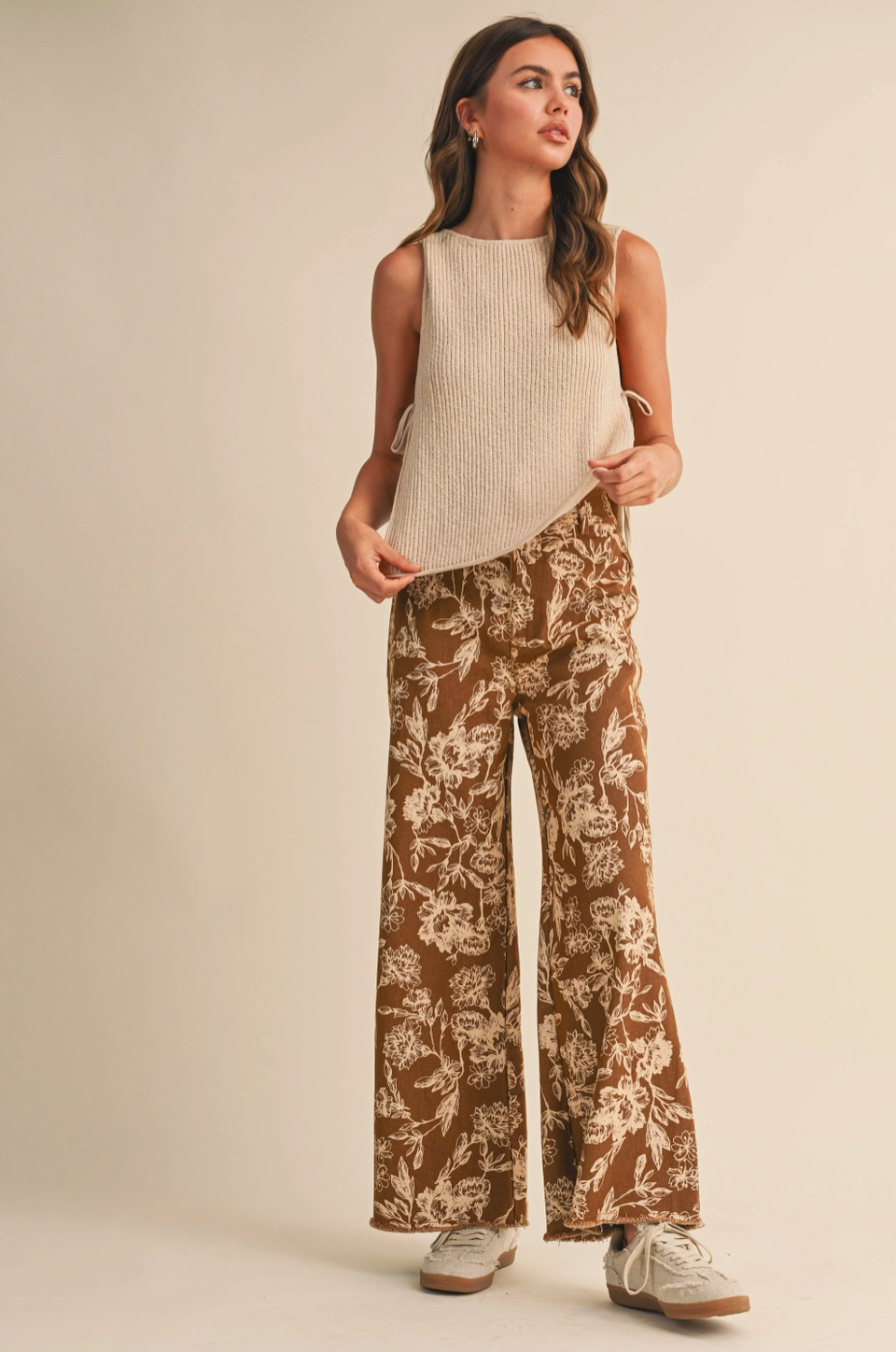 Sleeveless Sweater Top with Tied