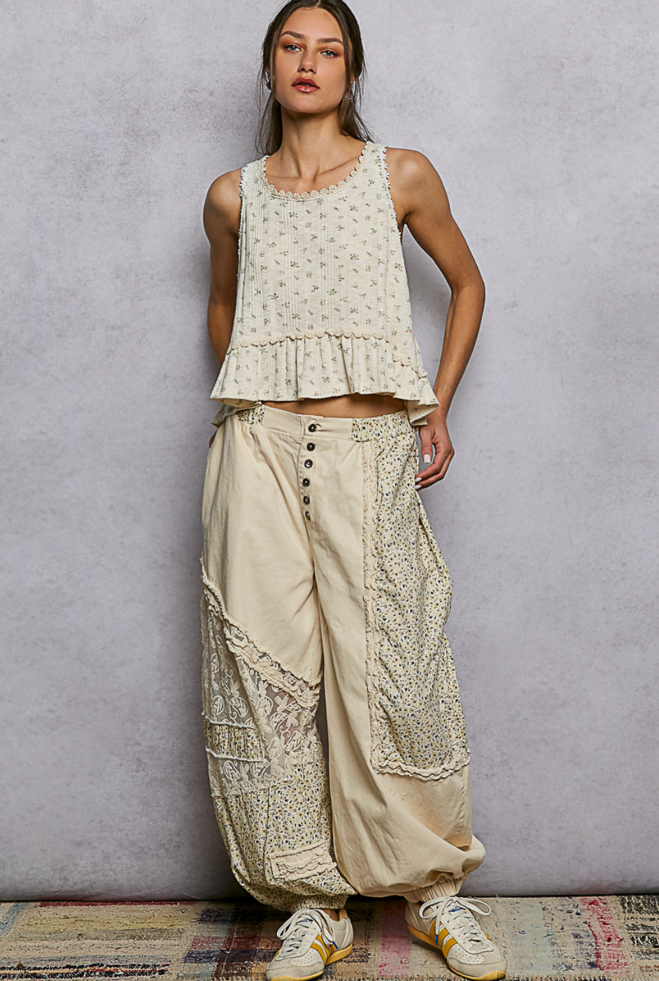 Round Neck Ruffle Hem Trim Detail Floral Sleeveless Top