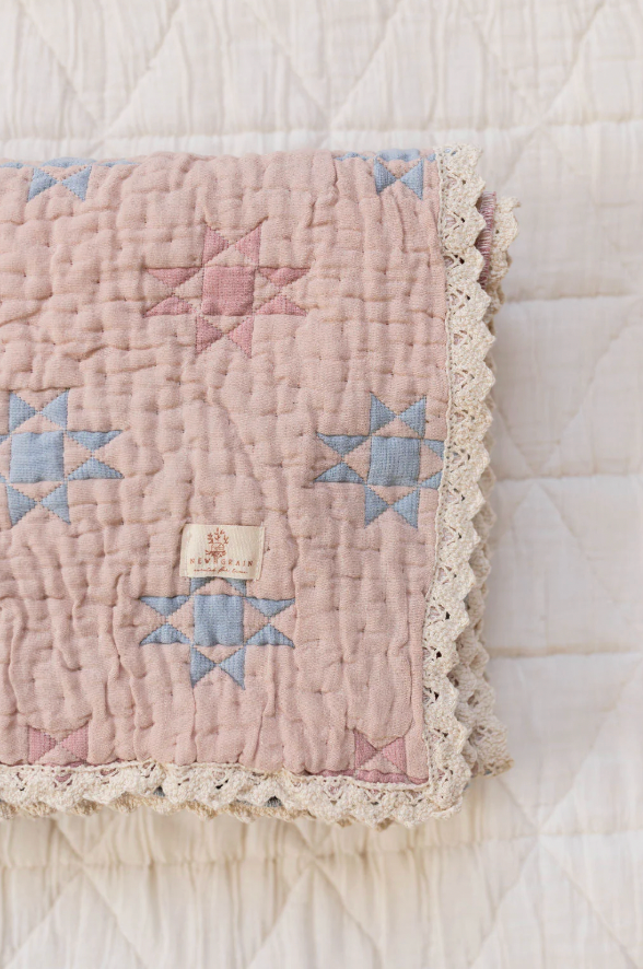 New Grain : sunday quilt - peony