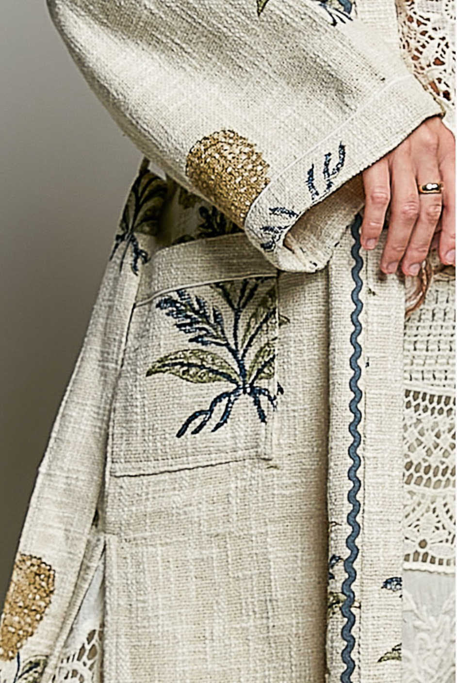 Lightweight Contrast Trim Tie Waist Kimono Jacket