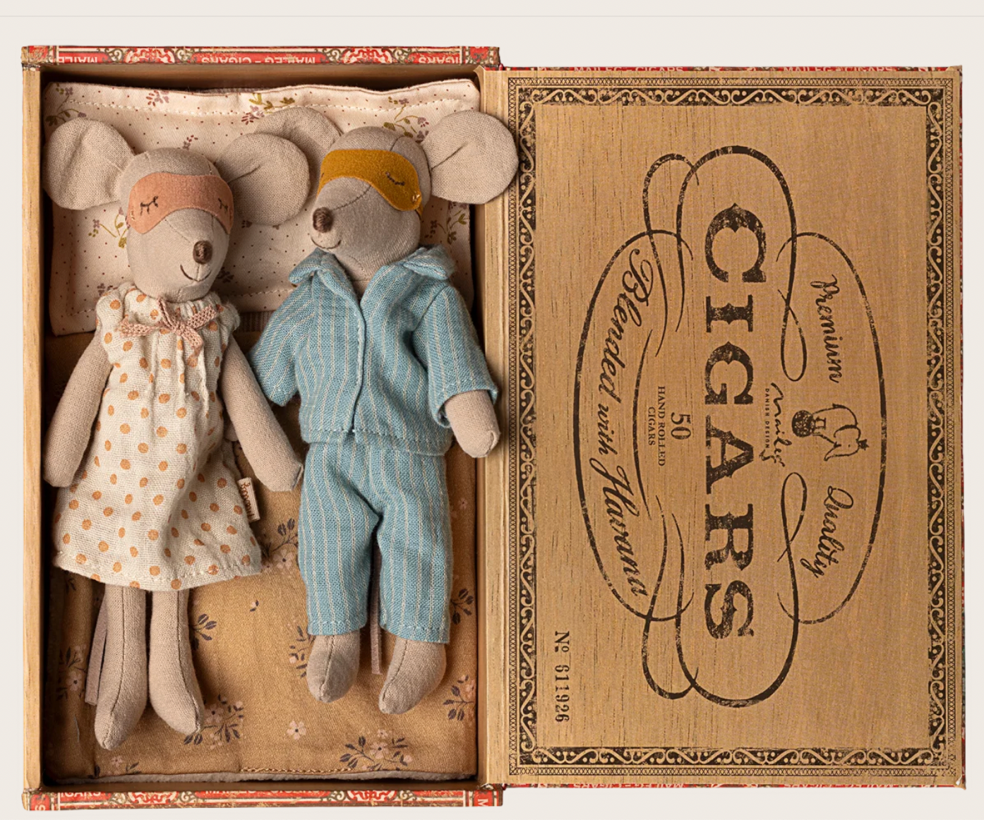 Mum &amp; Dad mice in cigarbox, Maileg